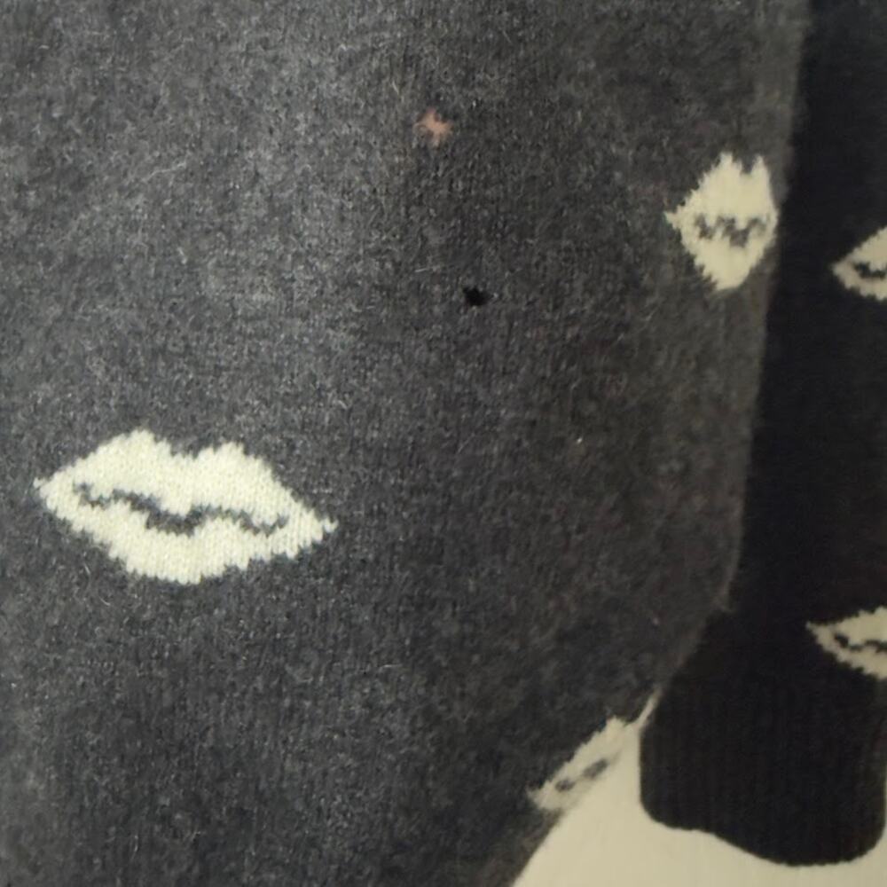 MINNIE ROSE 100% Cashmere Lip Print Sweater Black V-Neck Size XS - Picture 5 of 7